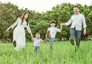 聽故事 讓孩子的想象力飛一會(huì)兒