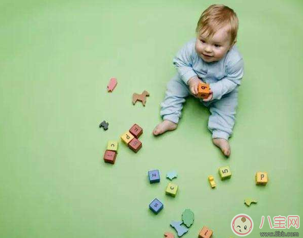 孩子居然喜歡丟玩具找樂(lè)子 孩子丟東西習(xí)慣要糾正