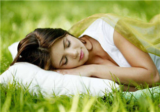 起床太晚 上班女性如何讓自己看起來(lái)清醒