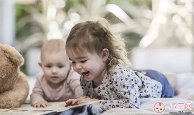 家里老人說方言會影響寶寶說話嗎 老人說方言孩子要注意什么 家里老人說方言會影響寶寶說話嗎 老人說方言孩子要注意什么