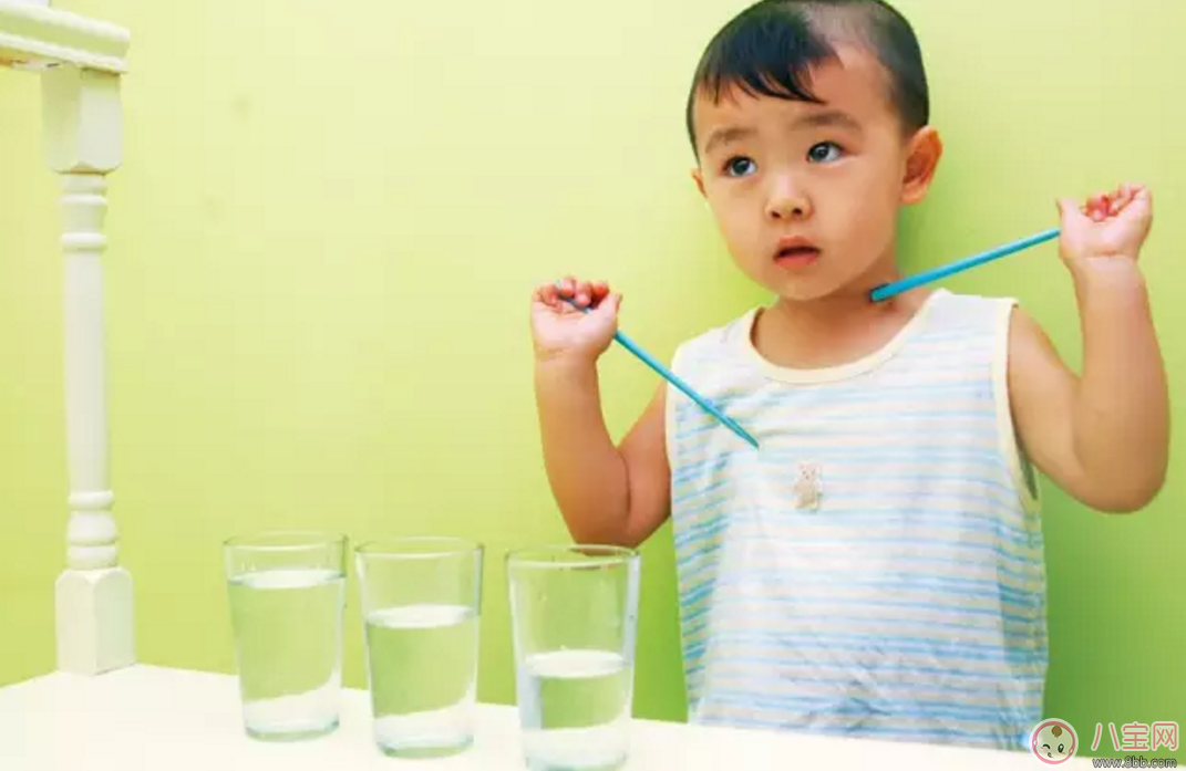 親子游戲趣味多 互動性筷子游戲