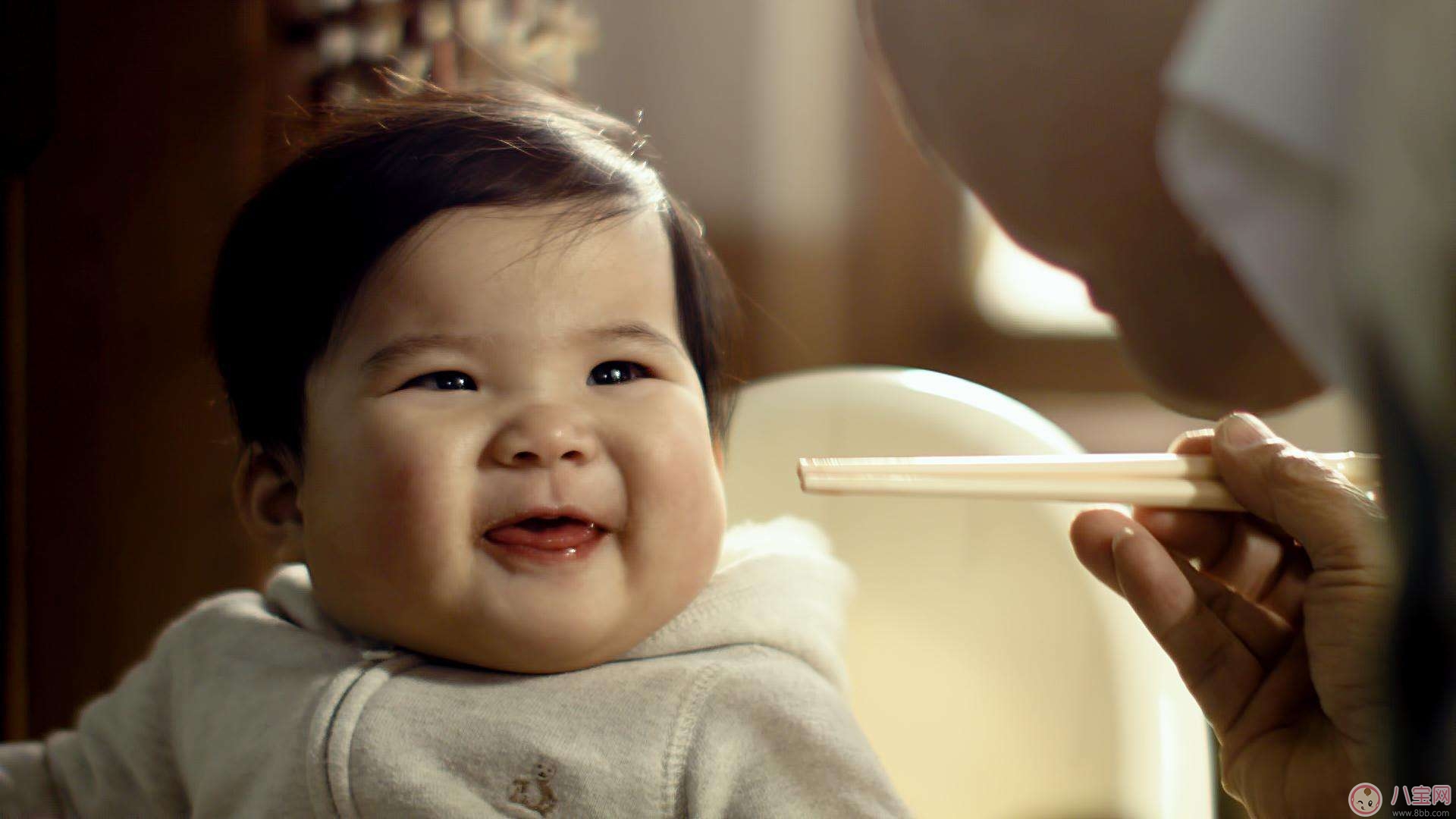 如何訓練寶寶用筷子  寶寶用筷子有技巧
