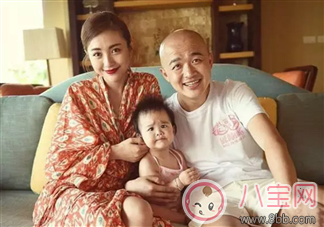 包文婧與餃子逐漸熟絡(luò) 手指受傷餃子擔(dān)心哭不停 包文婧與餃子逐漸熟絡(luò) 手指受傷餃子擔(dān)心哭不停