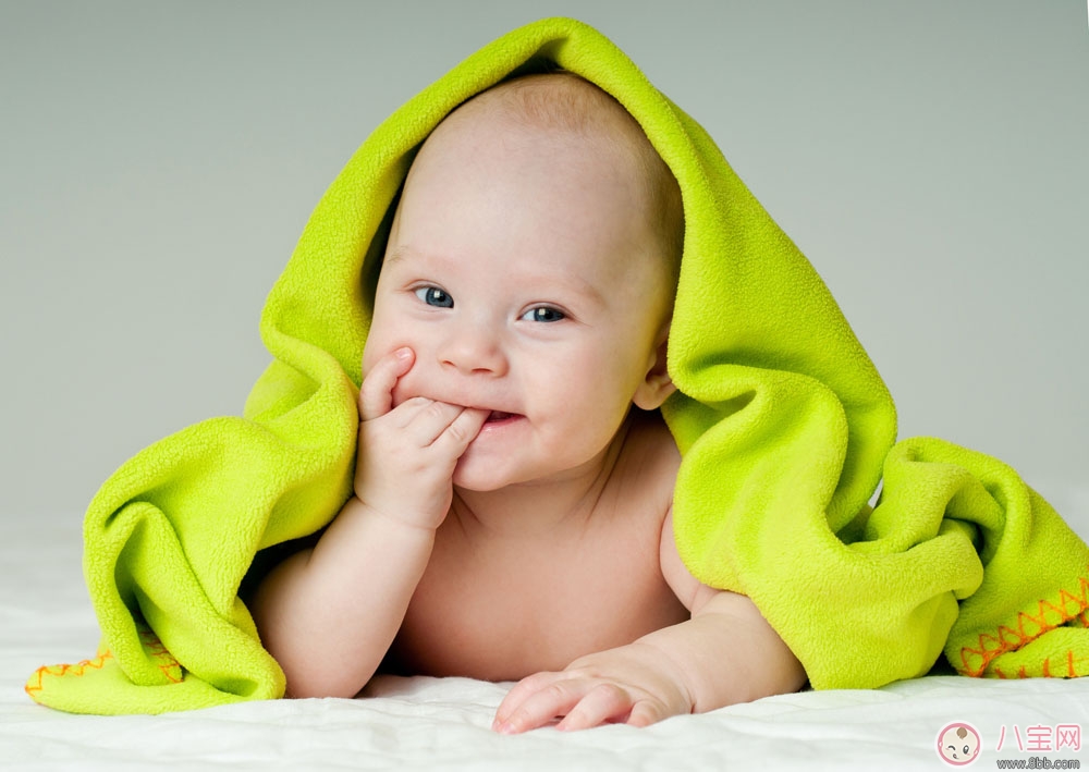 寶寶喜歡吃手指 父母如何聰明應(yīng)對(duì)