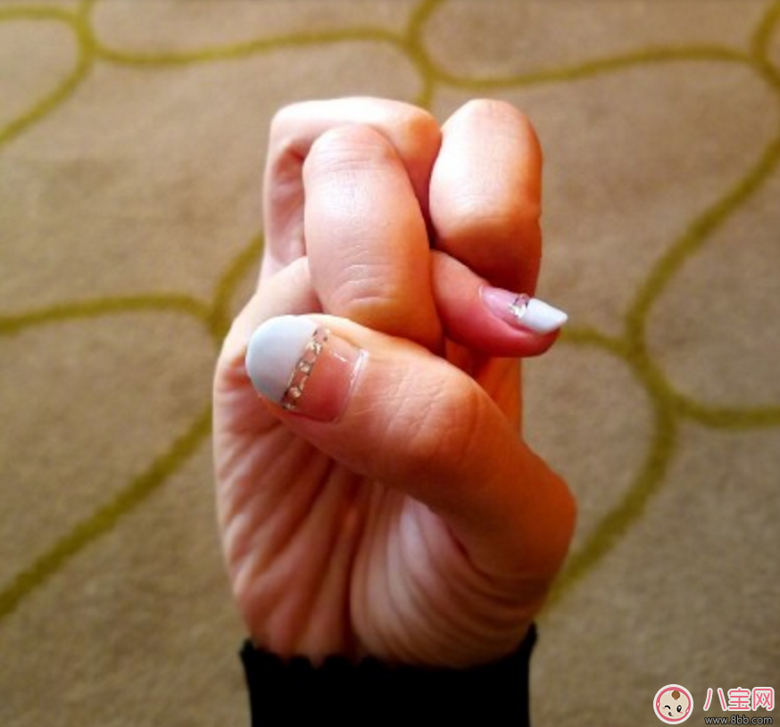 李思思手指炫技新高度  打結(jié)指是什么