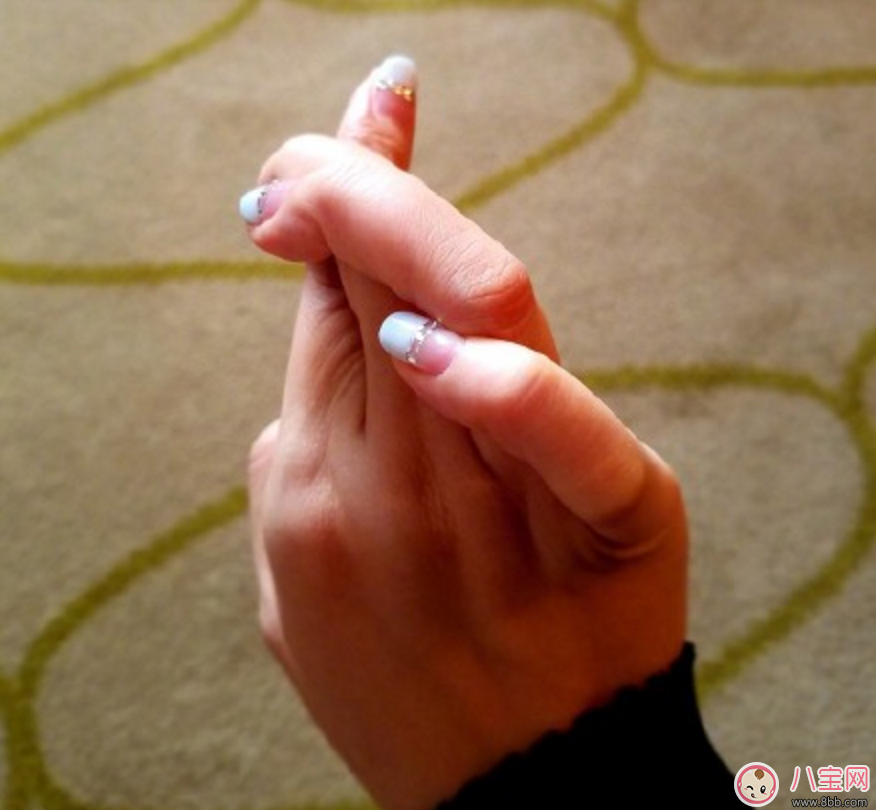 李思思手指炫技新高度  打結(jié)指是什么