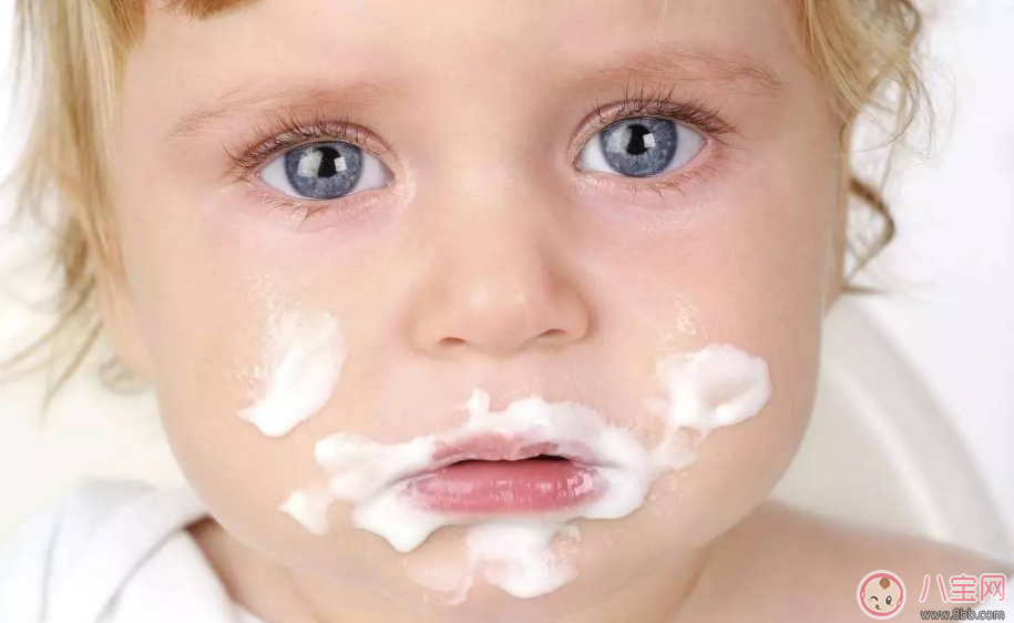 父母這些行為在潛移默化中影響著孩子 生活中這些細(xì)節(jié)要注意