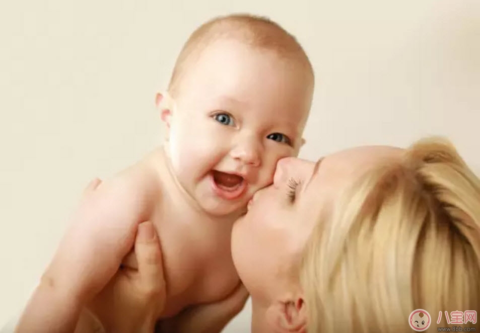 寶寶過分依賴愛粘人的原因 如何讓寶寶變得自立