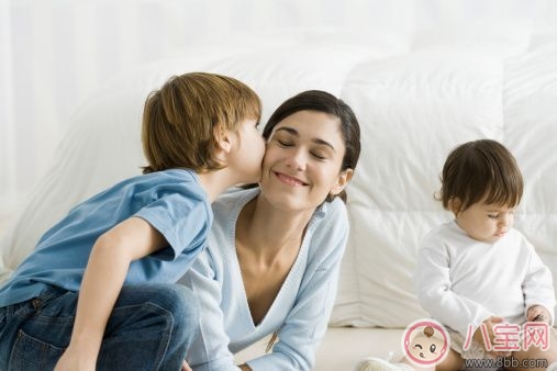 讓孩子學(xué)會做家務(wù) 好處多還益智