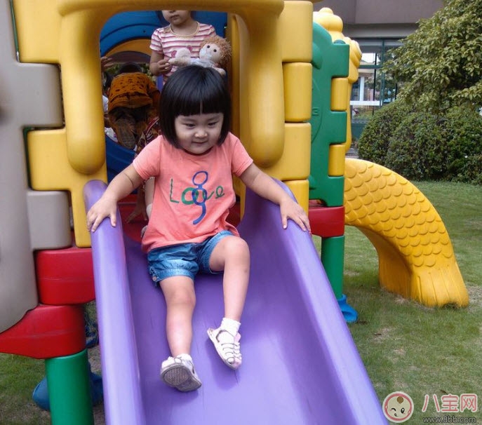 女孩富養(yǎng)的真正含義 女孩富養(yǎng)與窮養(yǎng)的區(qū)別