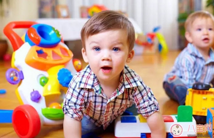 家長(zhǎng)如何給孩子挑選早教機(jī)構(gòu) 挑選早教機(jī)構(gòu)注意事項(xiàng)