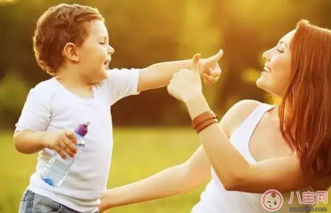 孩子害羞膽小怎么辦 膽小的孩子該如何教育(5句話鼓勵(lì)孩子)