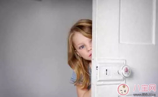 孩子害羞膽小怎么辦 膽小的孩子該如何教育(5句話鼓勵(lì)孩子)