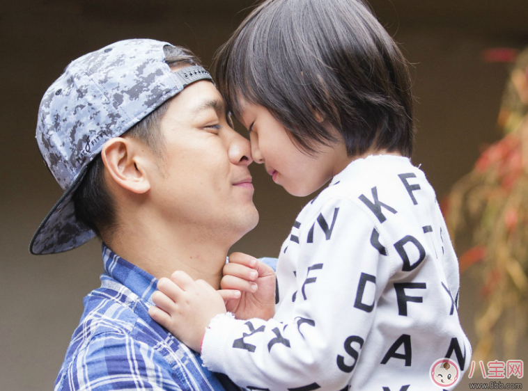 爸爸帶娃只玩手機(jī) 怎么讓爸爸會(huì)帶娃