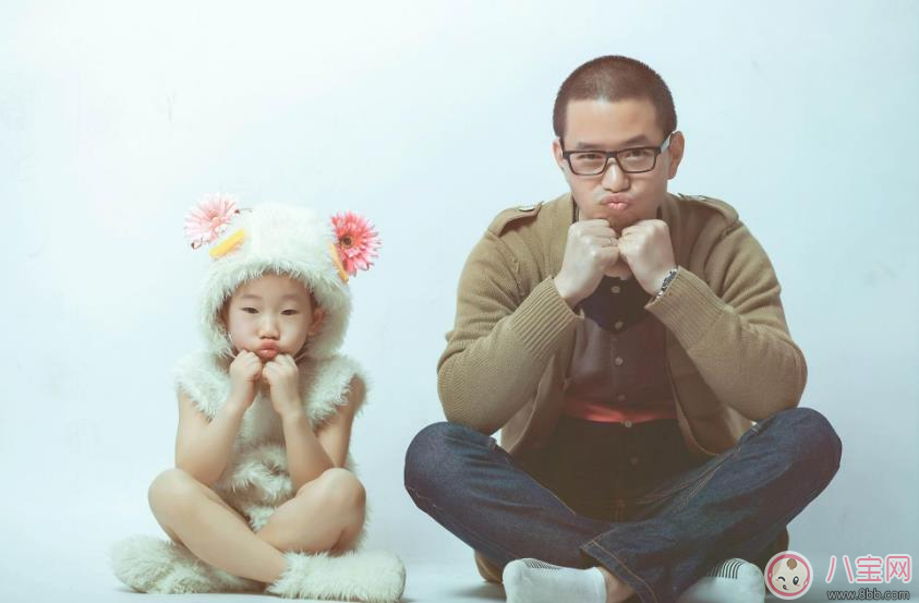 爸爸帶娃只玩手機(jī) 怎么讓爸爸會(huì)帶娃