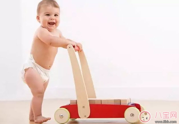 親子游戲讓寶寶輕松學(xué)會(huì)走路 寶寶練習(xí)走路親子游戲