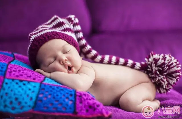 通過睡姿看性格 從小孩睡姿看性格(趴著睡的寶寶喜歡熱鬧)