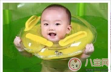 寶寶游泳好處 家長須知的注意事項(xiàng)