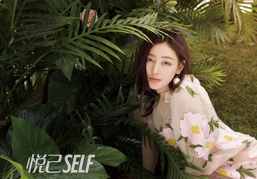 張?zhí)鞇垭s志封面時尚美圖 演繹雙重質(zhì)感小秀風情