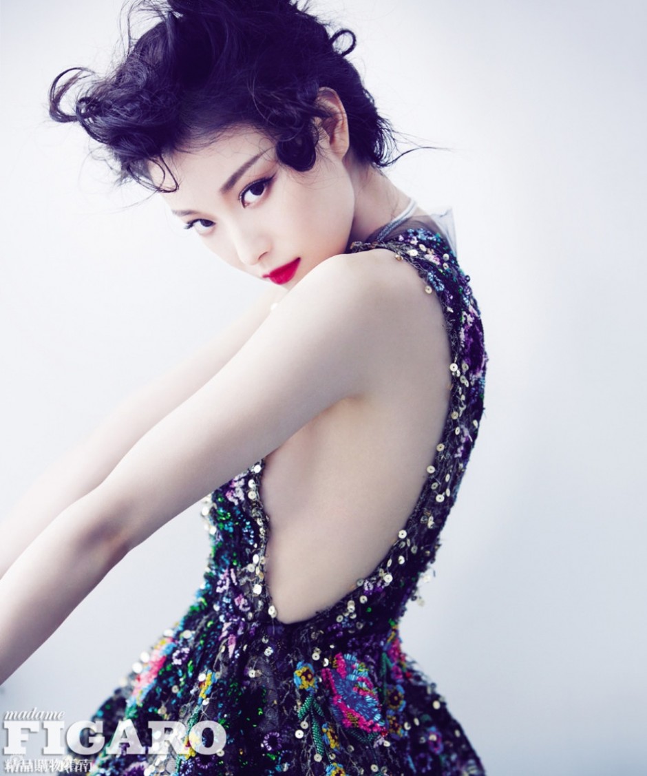 倪妮性感造型登雜志封面 紅唇雪肌顯美艷風情