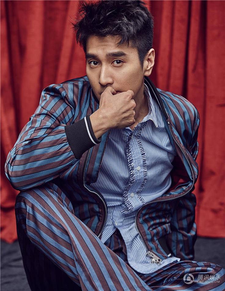 趙又廷登雜志封面大片 鬼馬搞怪展型男魅力