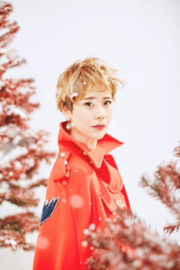 海清登《時尚co mo》雜志12月封面 金色短發(fā)耀眼