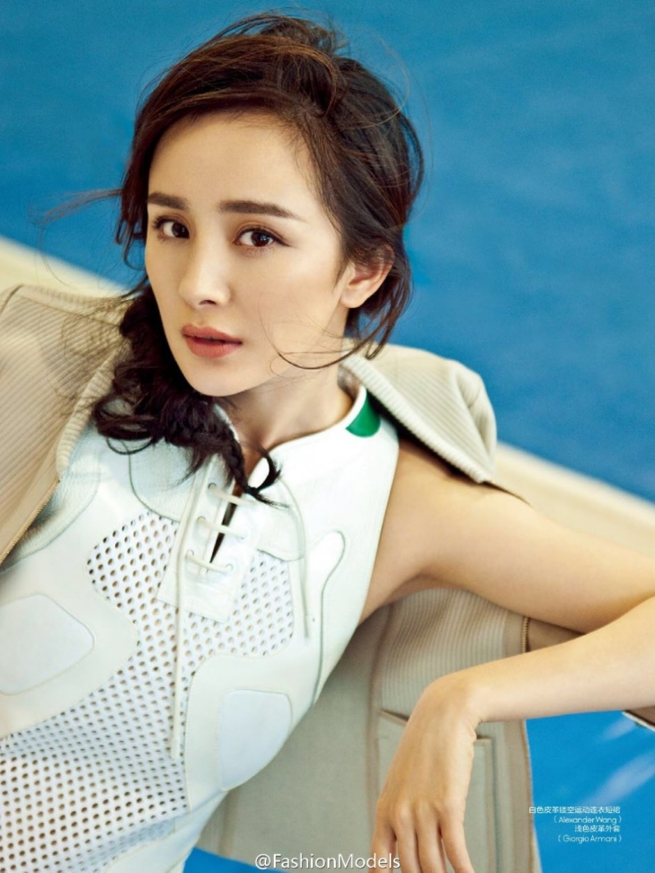 少女楊冪雜志大片曝光 俏皮可愛長腿迷人