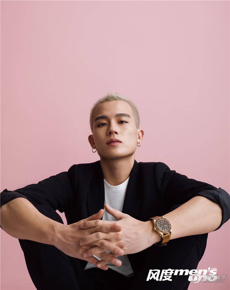 歐豪最新封面寫真照 變身雙面男票魅力爆表