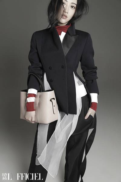 景甜雜志封面大片曝光 眼神清澈大秀冷白肌