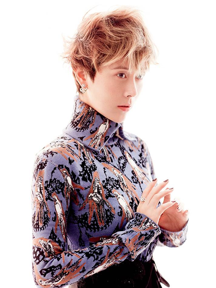 海清清新裸妝登雜志封面 展大女人時(shí)髦新形象