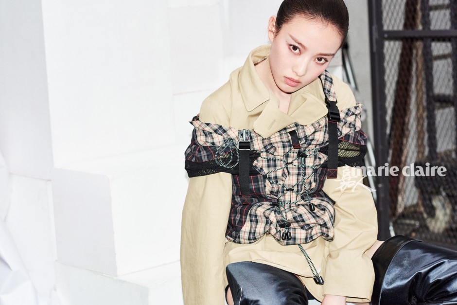 倪妮雜志封面大片玩轉(zhuǎn)冷酷風(fēng) 深情高冷張力十足