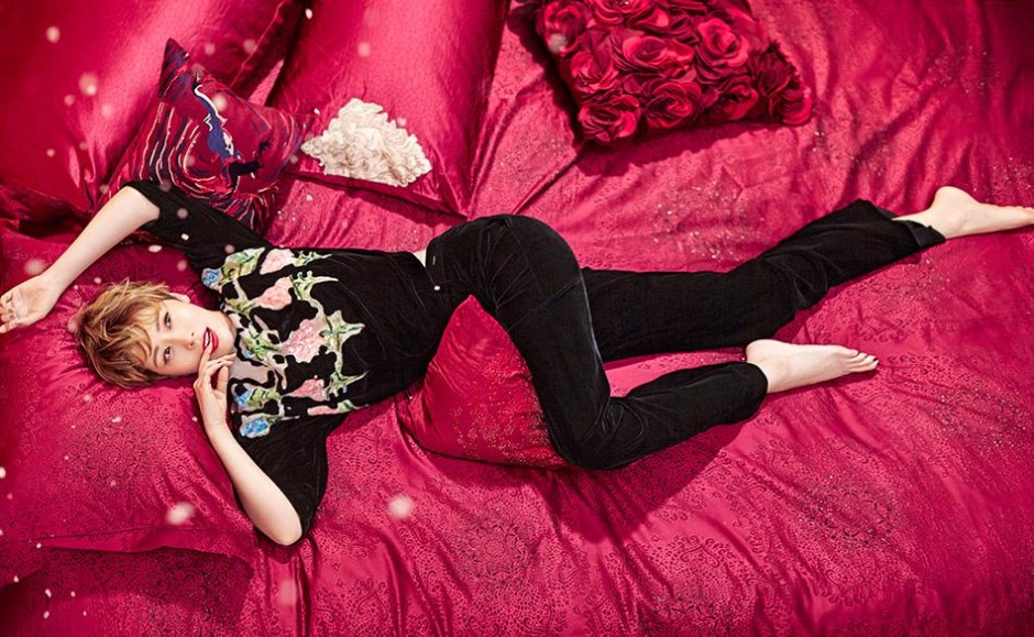 海清登《時(shí)尚co mo》雜志12月封面 金色短發(fā)耀眼