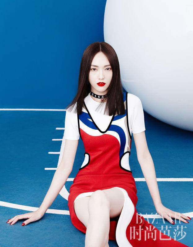 唐嫣登《時(shí)尚芭莎》雜志封面大片 雪肌紅唇引人驚嘆