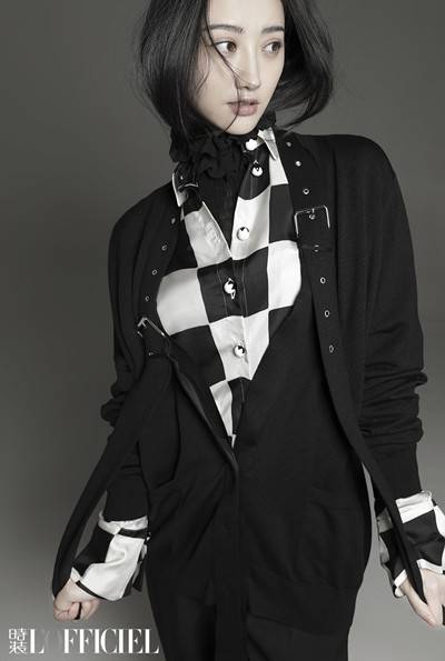 景甜雜志封面大片曝光 眼神清澈大秀冷白肌