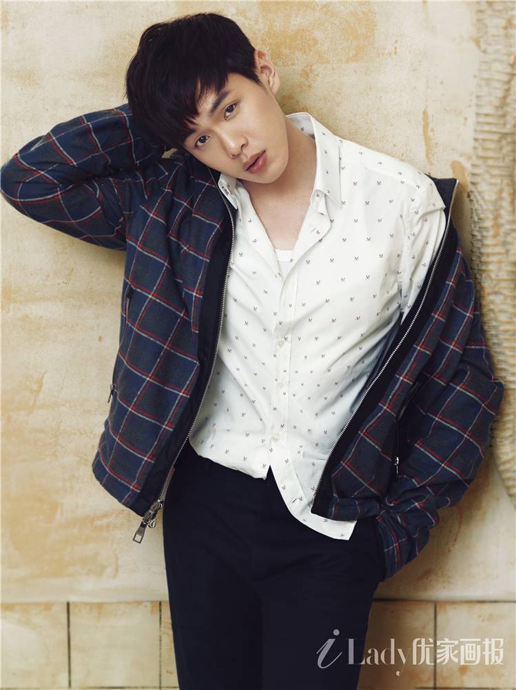 張若昀帥氣寫真封面大片 彰顯多面偶像魅力