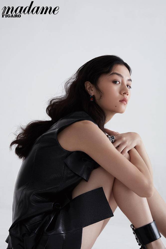 金像獎影后春夏登雜志開年封面 演繹靈動少女專屬魅力