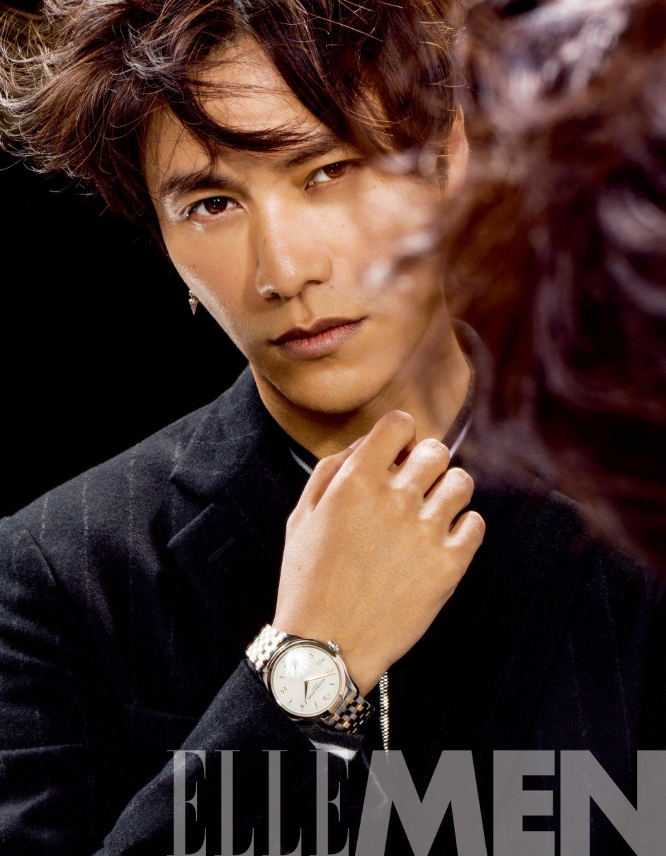 陳坤登雜志開(kāi)年封面 簡(jiǎn)直是行走的畫(huà)報(bào)