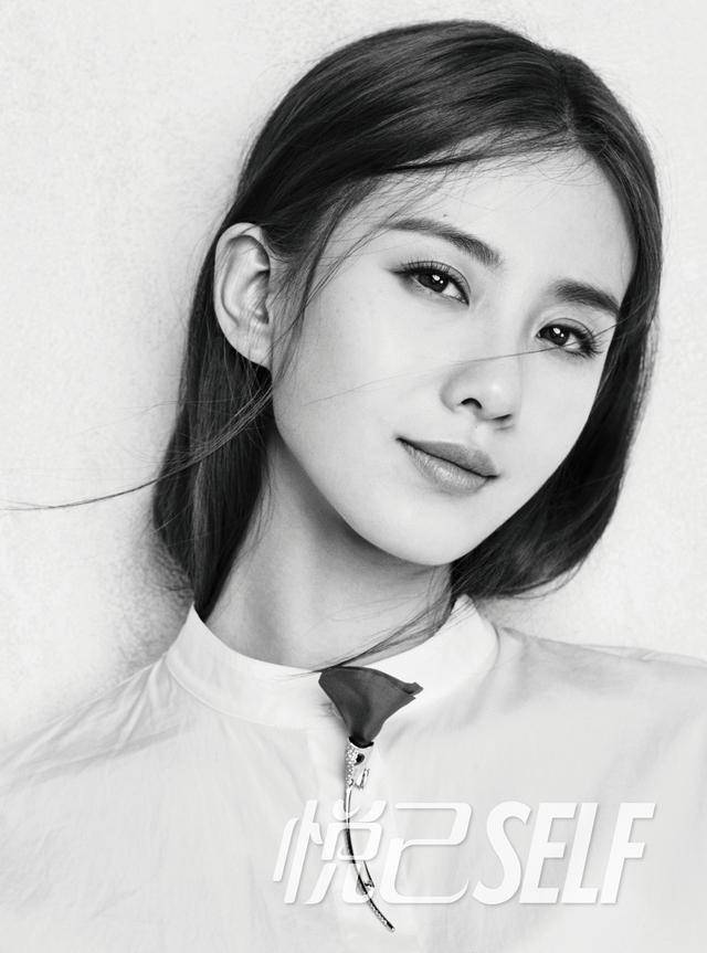 劉詩詩登《悅己SELF》雜志封面 簡約干練酷勁十足