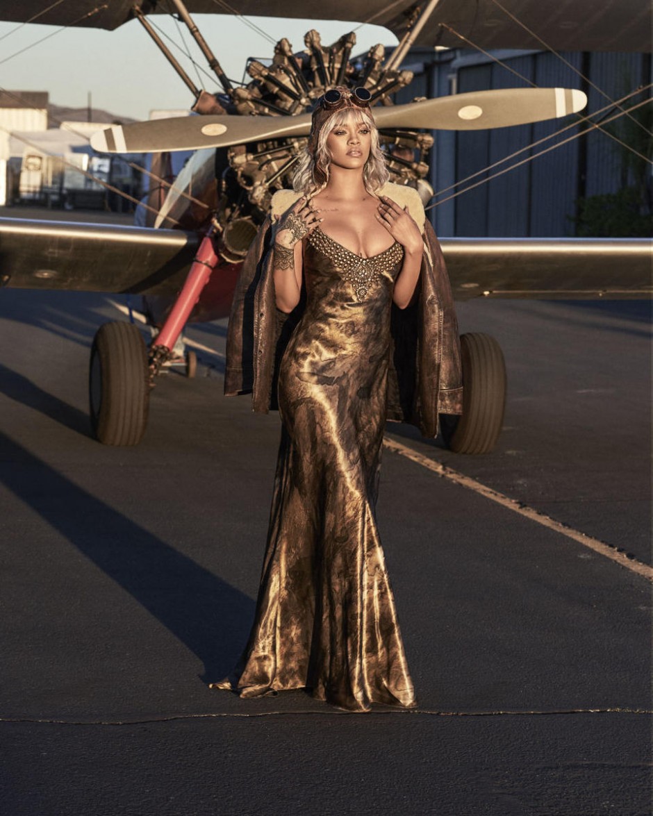 蕾哈娜登雜志封面 化身金發(fā)飛行員火力全開