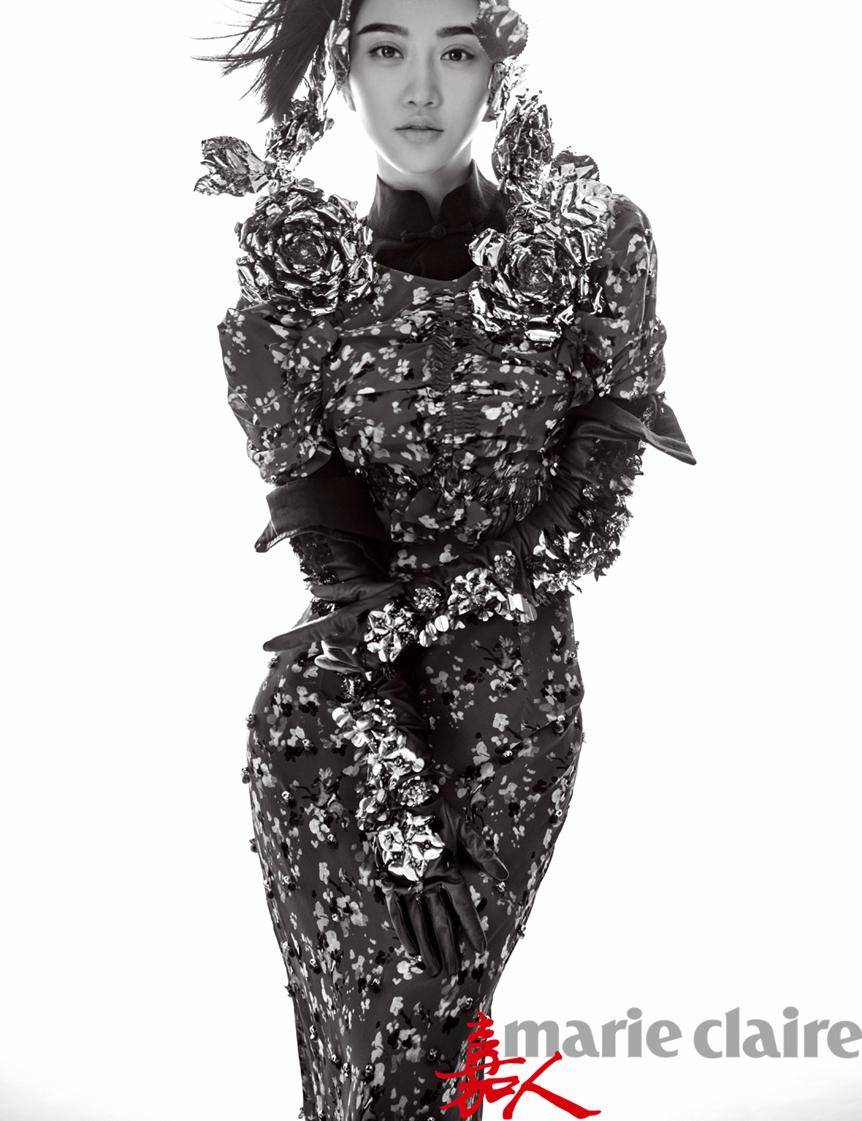 景甜雜志封面圖片公開 前衛(wèi)造型英氣十足