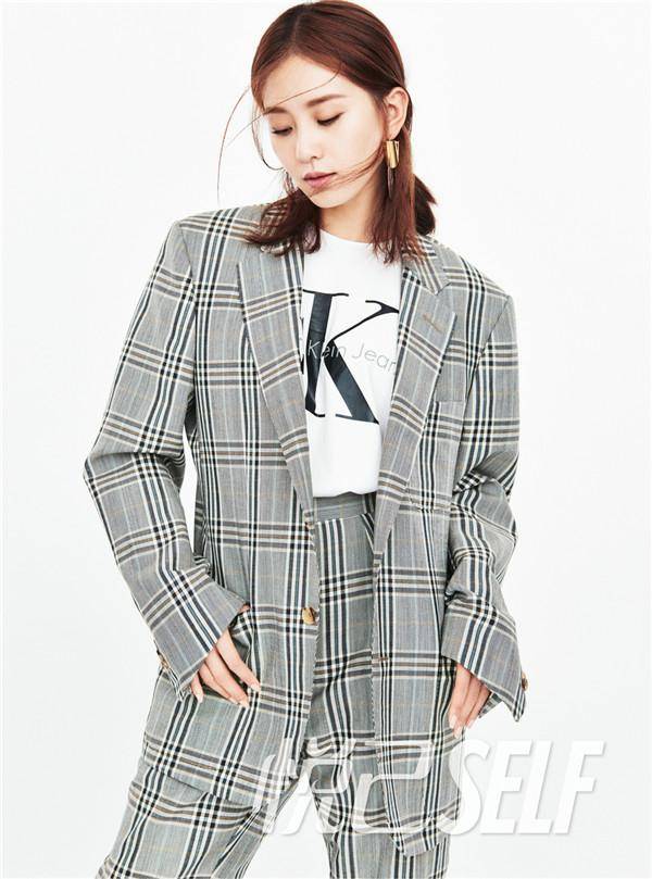 劉詩詩登《悅己SELF》雜志封面 簡約干練酷勁十足