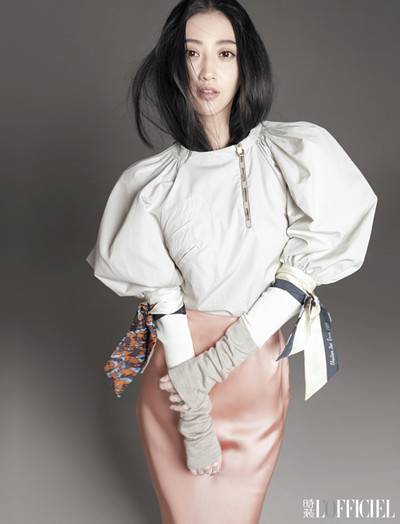 景甜雜志封面大片曝光 眼神清澈大秀冷白肌