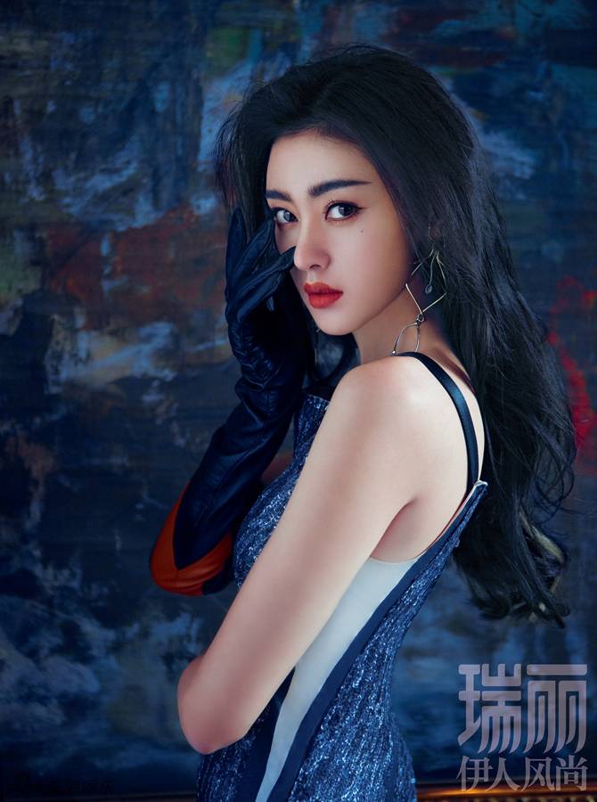 張?zhí)鞇鄣请s志雙封面 風(fēng)格多變突破自我