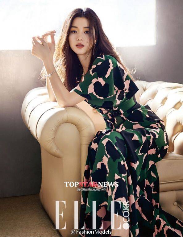 全智賢雜志封面大片公開(kāi) 氣質(zhì)出眾長(zhǎng)腿美艷