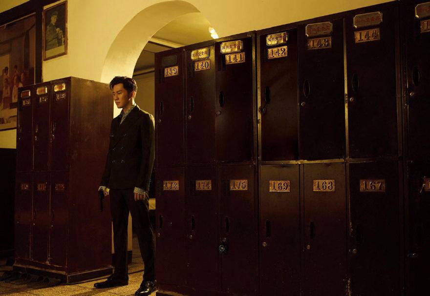 李晨登《男人裝》雜志封面 身材健壯大秀肌肉