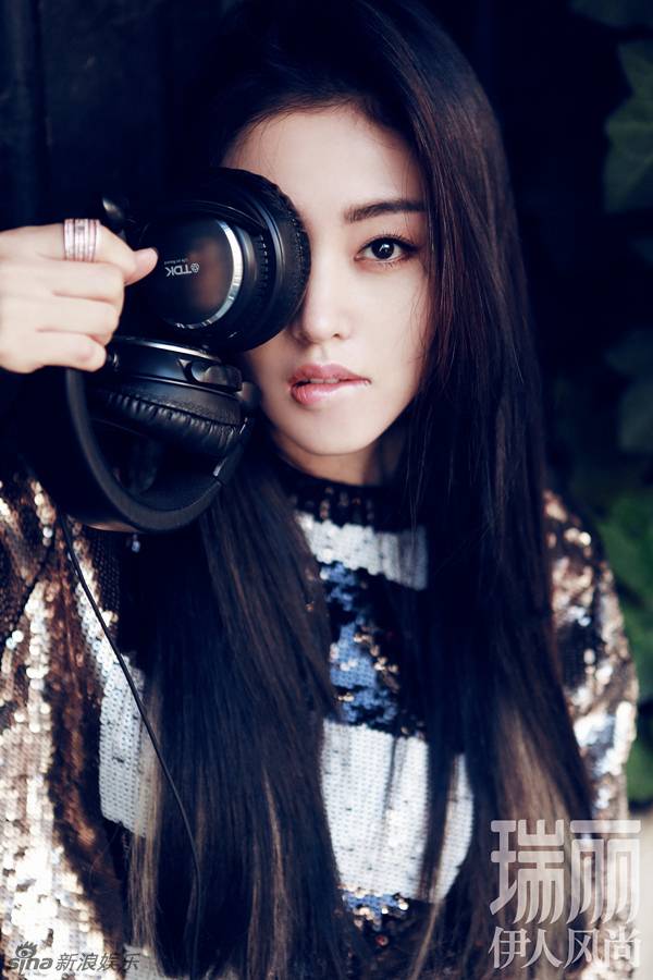 張?zhí)鞇鄣请s志雙封面 風(fēng)格多變突破自我