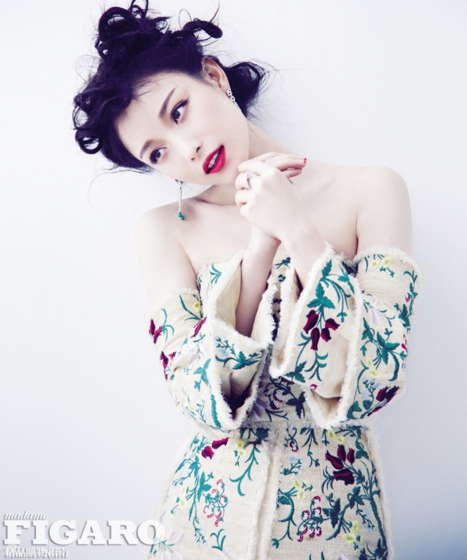 倪妮性感造型登雜志封面 紅唇雪肌顯美艷風(fēng)情