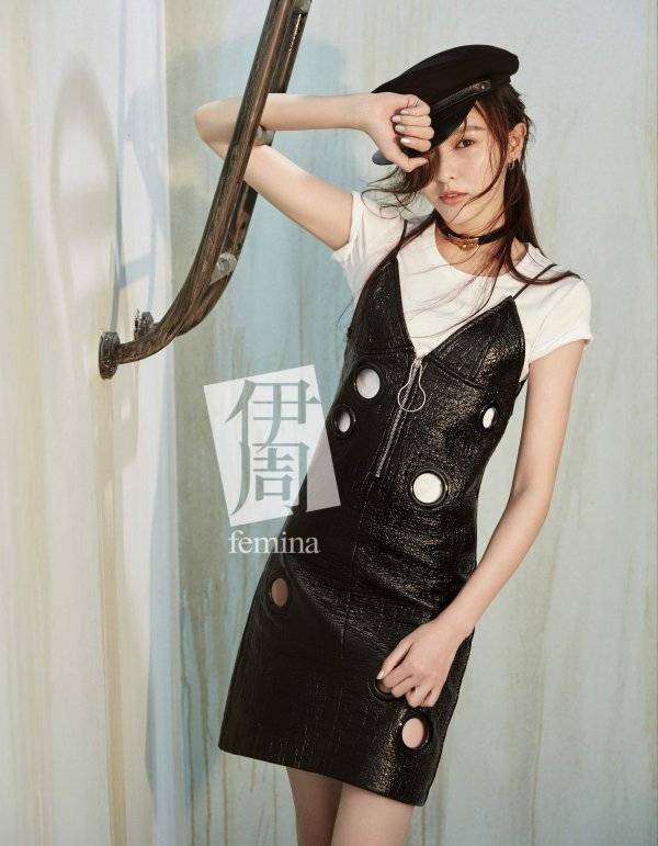 《伊周》攜手唐嫣拍攝封面寫真 女王氣場總裁范兒