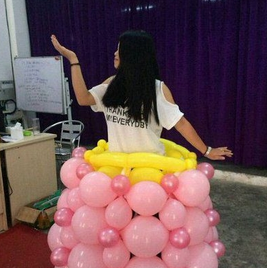 經(jīng)典爆笑內(nèi)涵圖片之妹紙的新衣