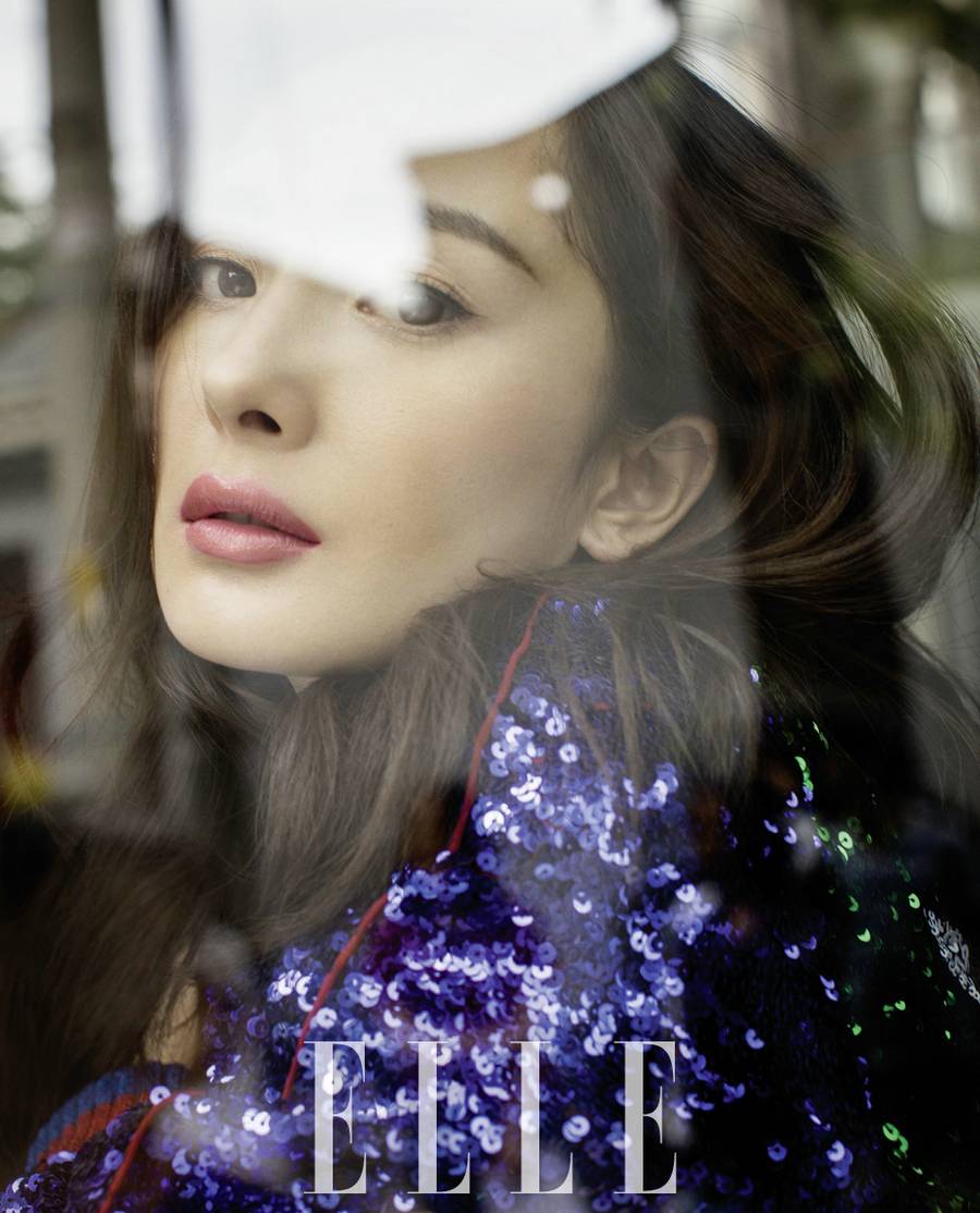 楊冪時尚封面大片 紅唇綠襖好妖艷